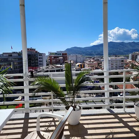 City Center Balcony View Appartamento Shkodër
